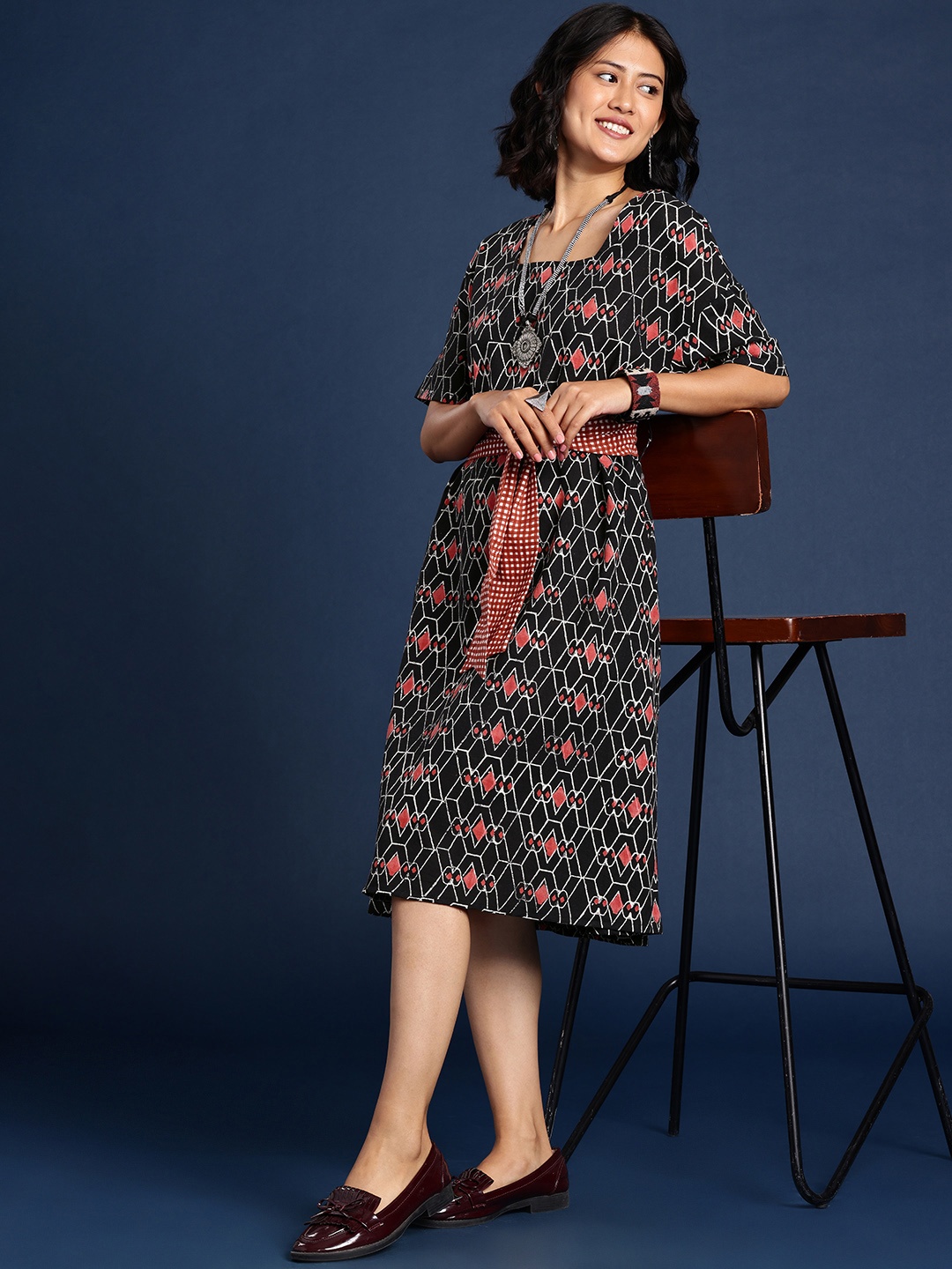 

Taavi Bagru Printed A-Line Dress Comes With A Fabric Belt, Black