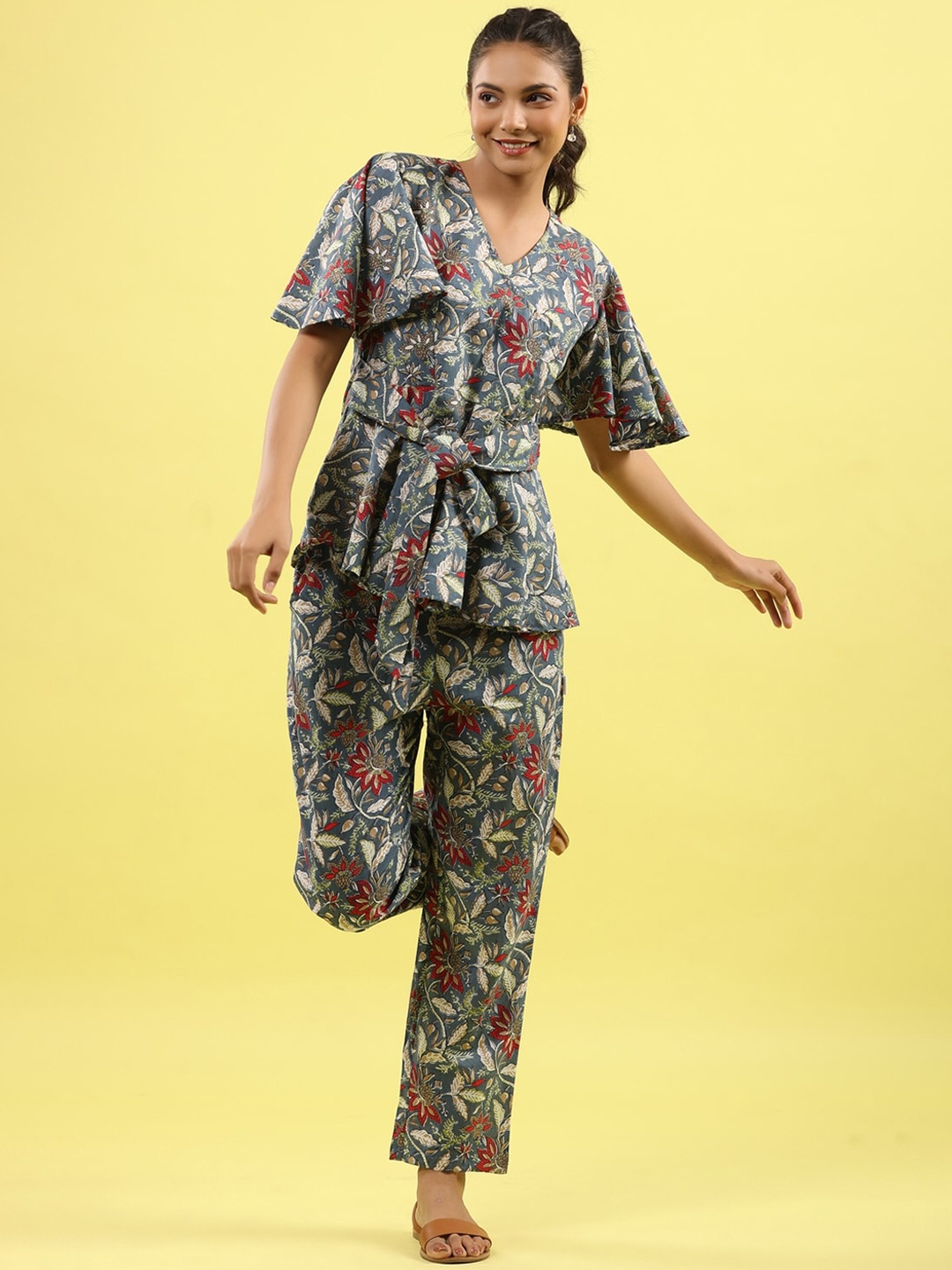 

JISORA Floral Printed Pure Cotton Night suit, Grey