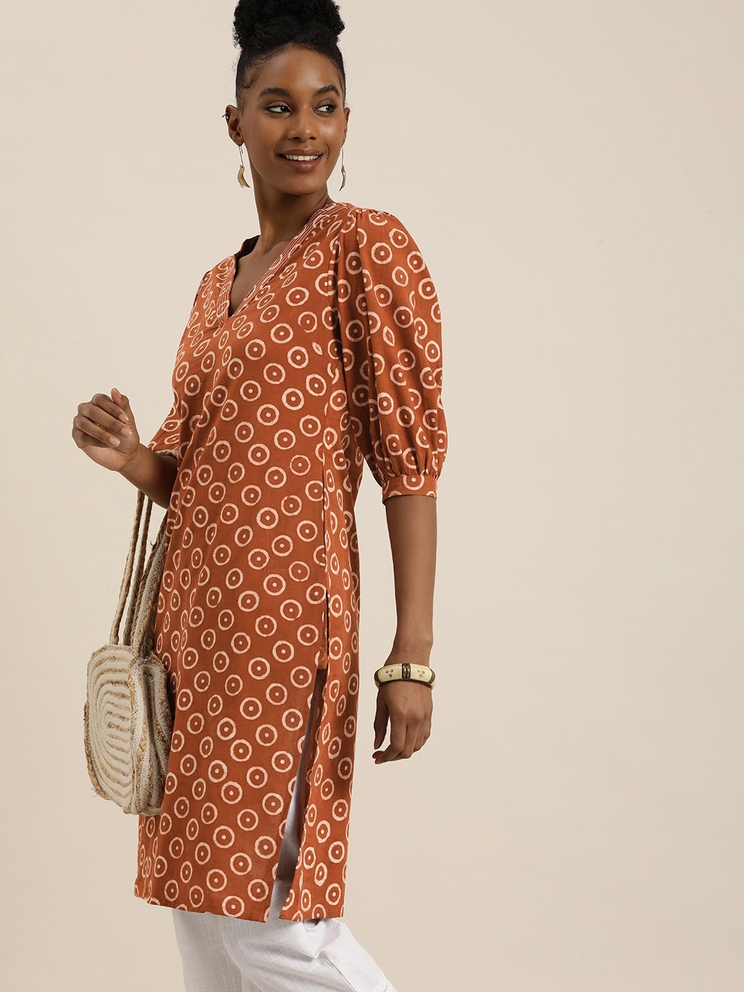 

Taavi Geometric Printed V-Neck Bagru Kurta, Rust