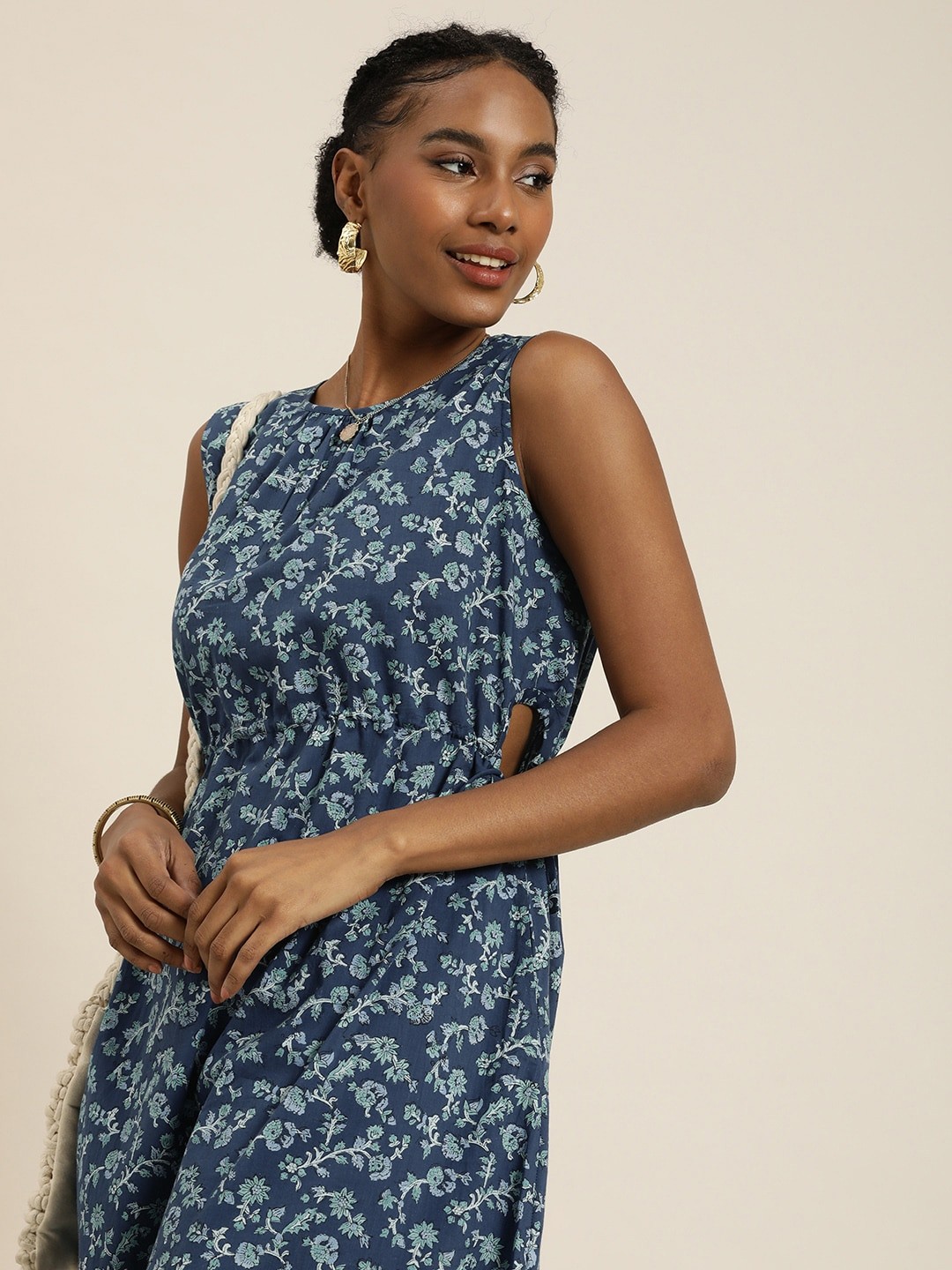 

Taavi Indigo Pure Cotton Floral Printed Kurta, Blue