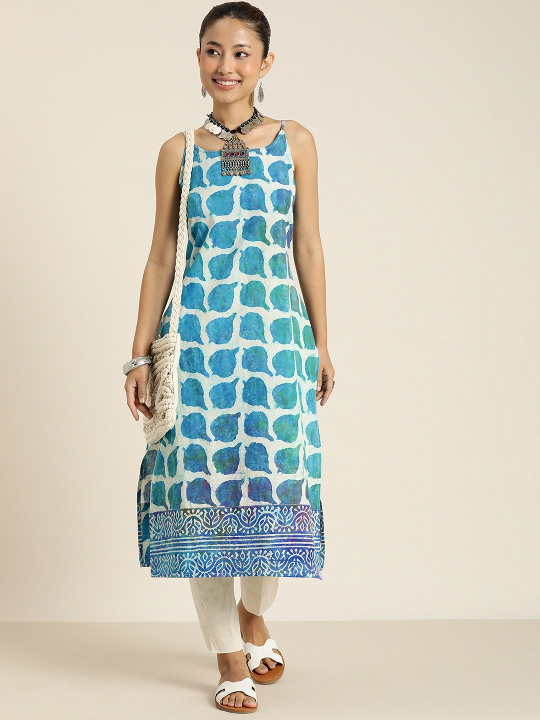 

Taavi Abstract Dyed Shoulder-Straps Dabu Cotton Kurta, Turquoise blue