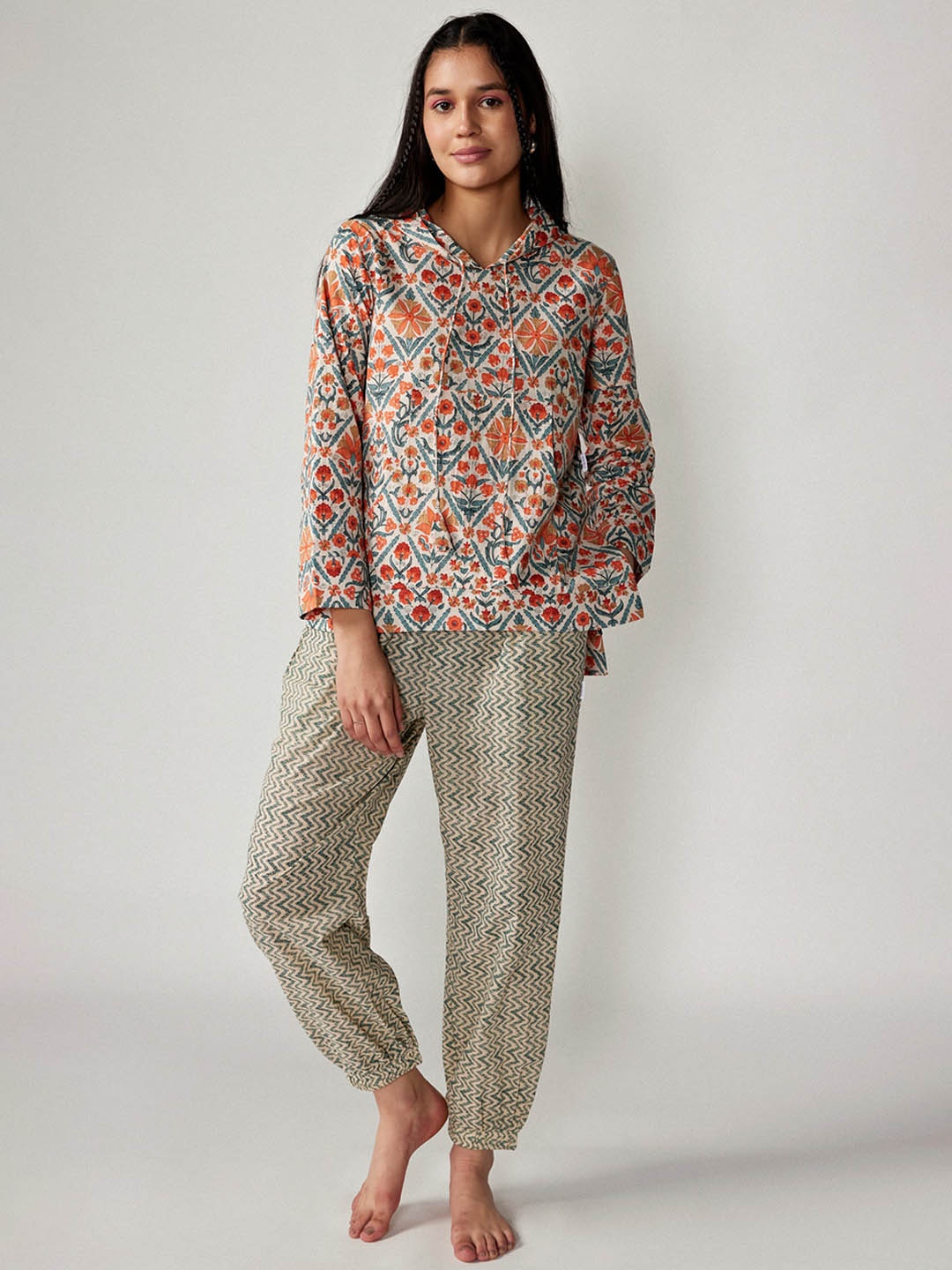 

JISORA Women Printed Relaxed-Fit Organic Cotton Sweatshirt & Jogger Co-ords, Beige