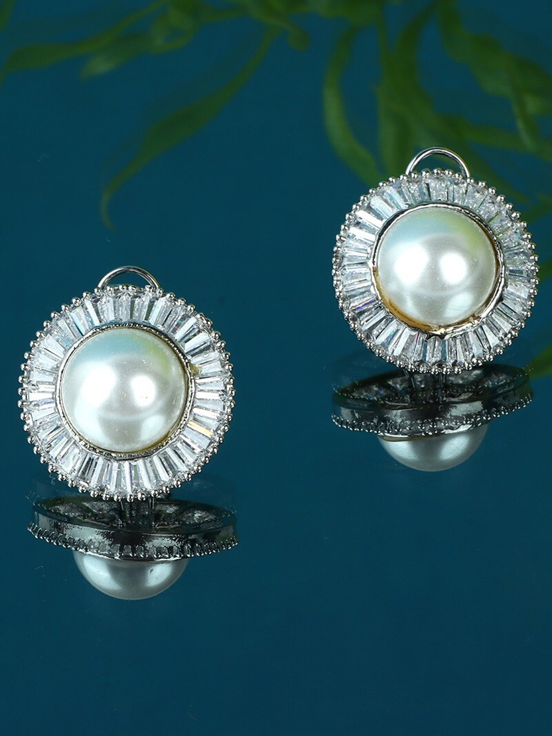 

AURAA TRENDS Rhodium Plated Contemporary Studs Earrings, White