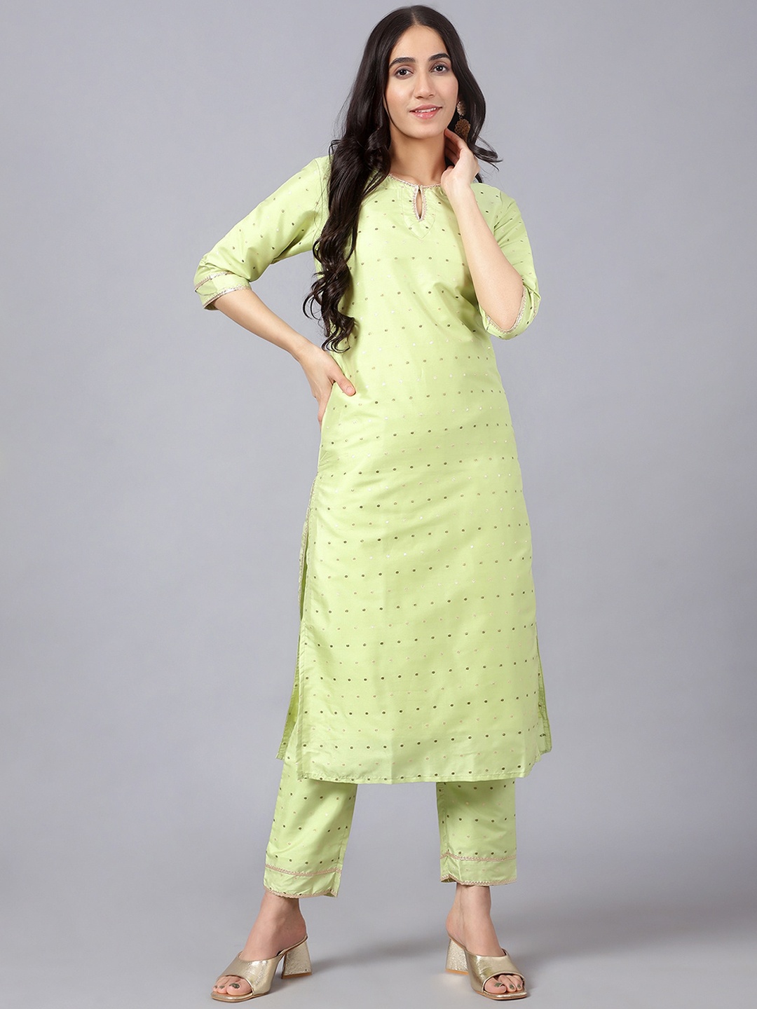 

V TRADITION Chanderi Silk Kurta with Trousers, Green