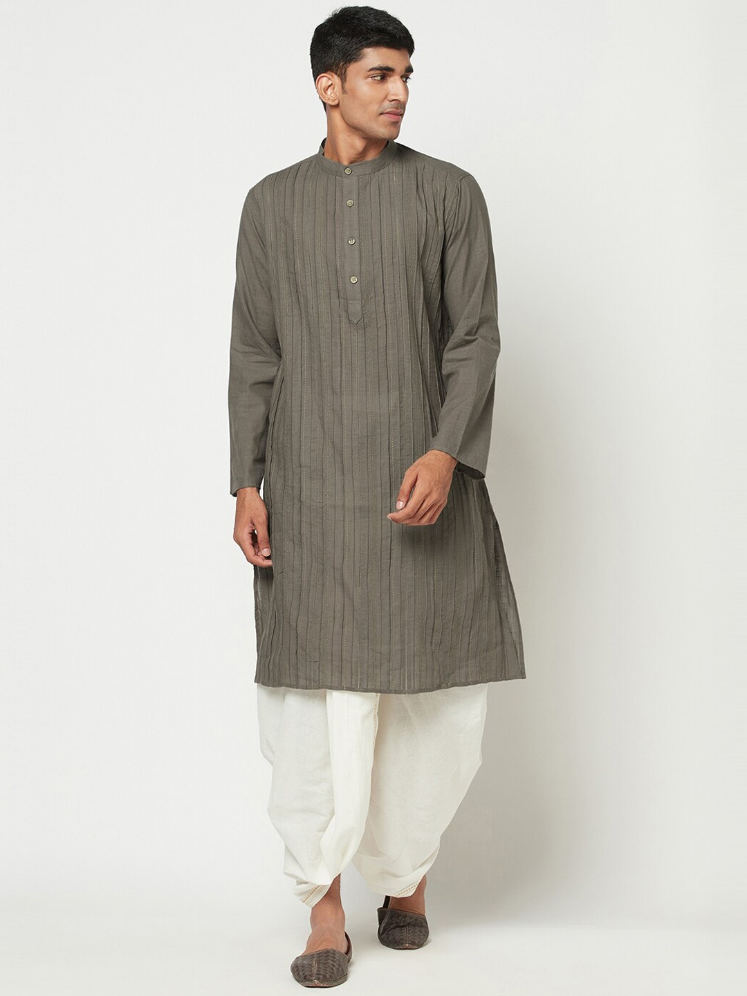 

Fabindia Mandarin Collar Long Sleeve Thread Work Cotton Kurta, Grey