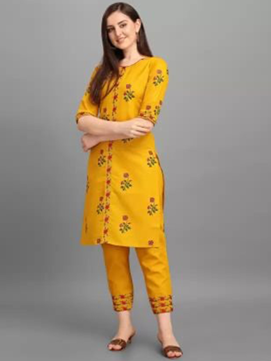 

MORLY Floral Printed Round Neck Kurta with Trousers, Yellow