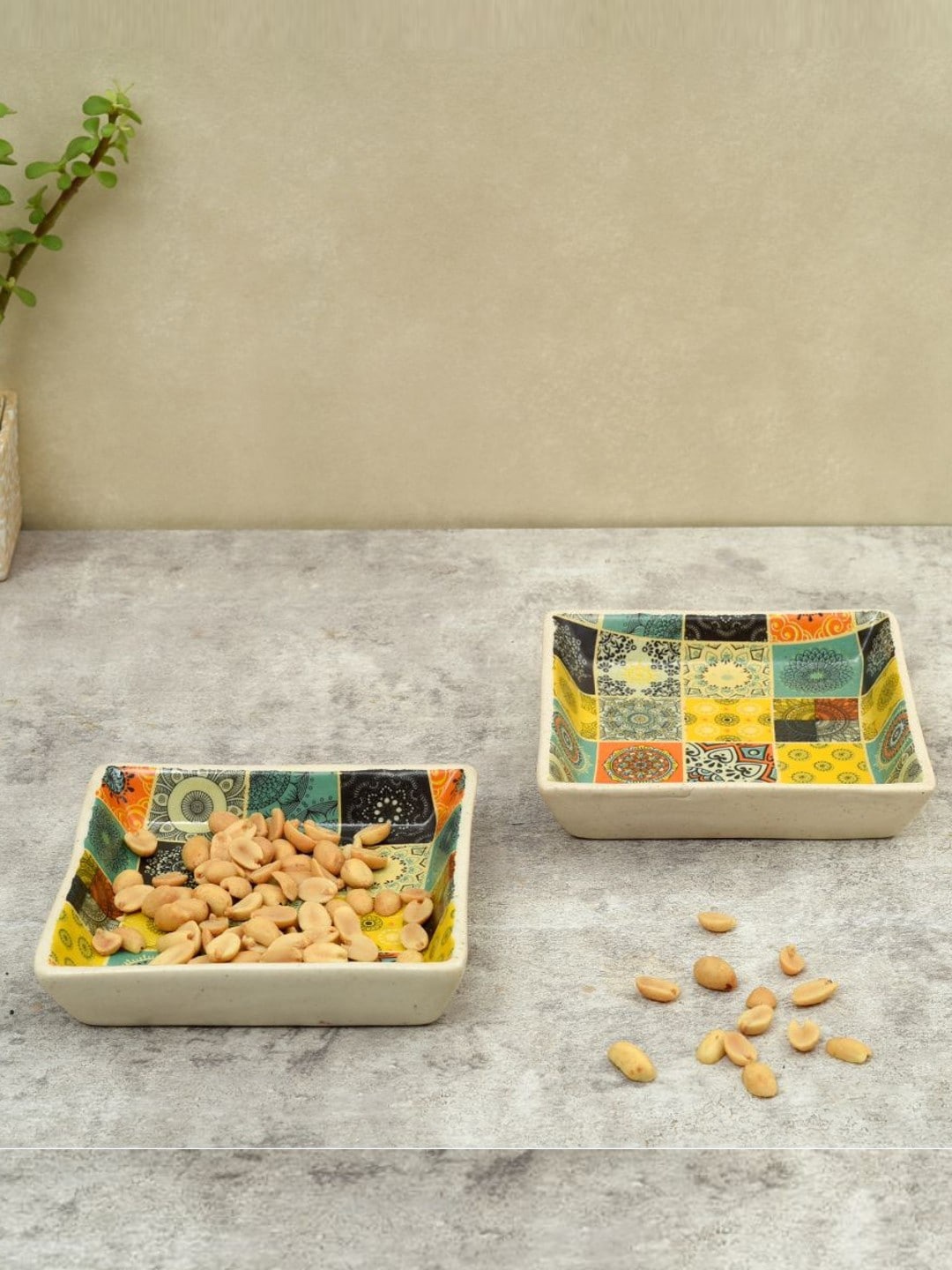 

Unravel India White Set of 2 Floral Motif Ceramic Square-Shaped Trays