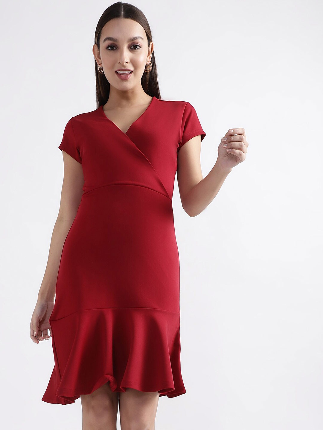 

CENTRESTAGE V-Neck Flounce Sheath Dress, Red