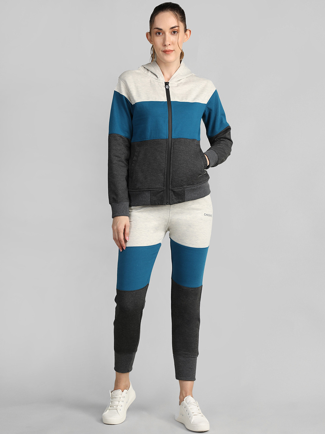 

CHKOKKO Women Colourblocked Fleece Tracksuit, Grey
