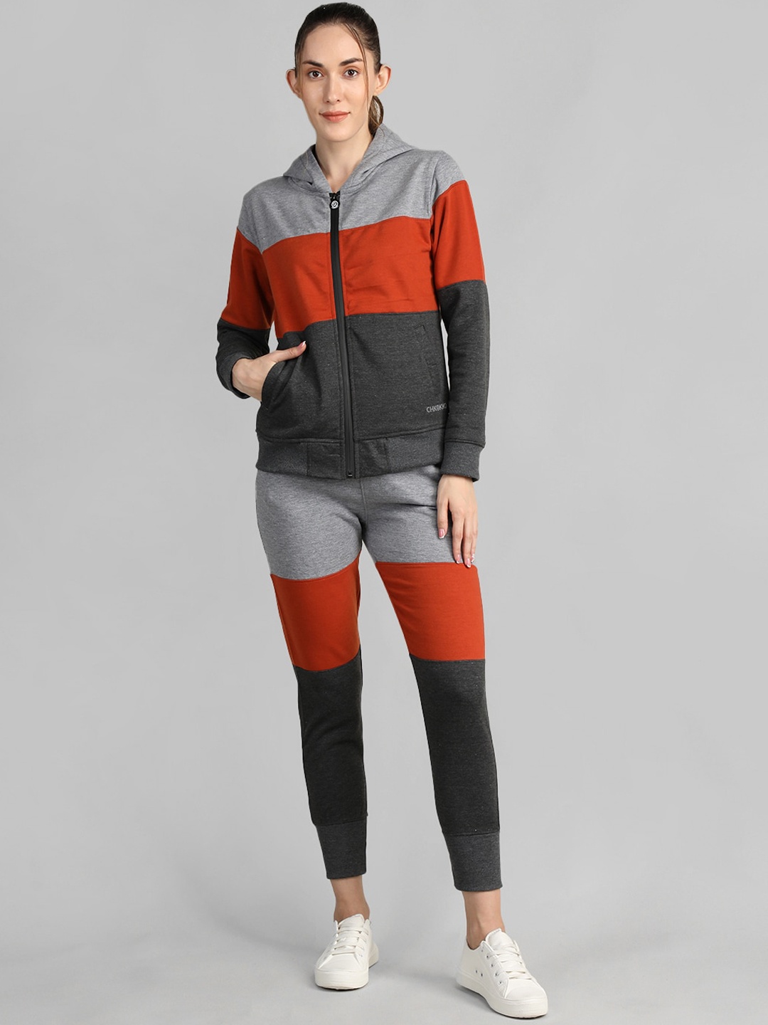 

CHKOKKO Women Colourblocked Fleece Tracksuits, Grey