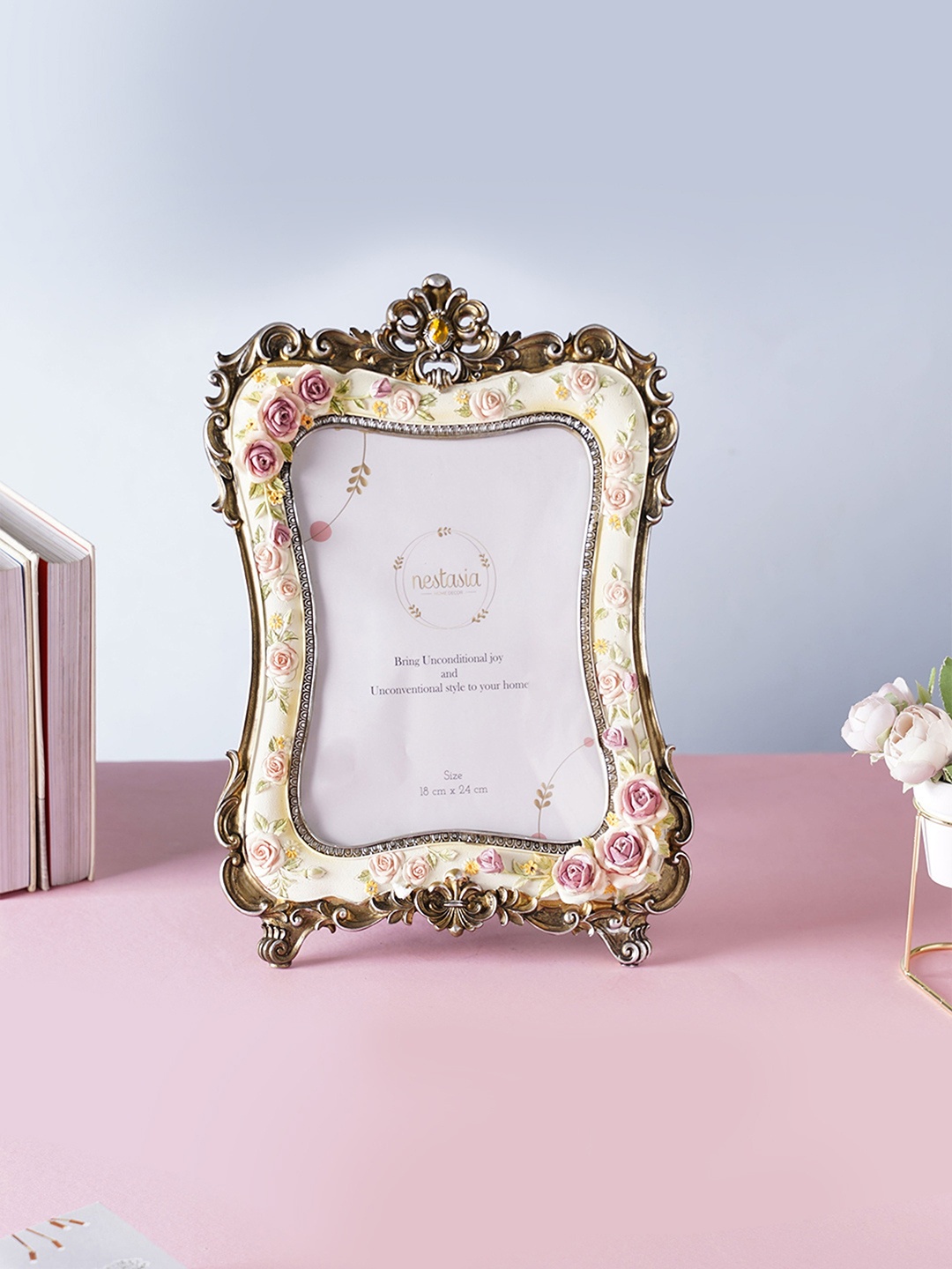 

Nestasia White and Gold Floral Antique Photo Frame