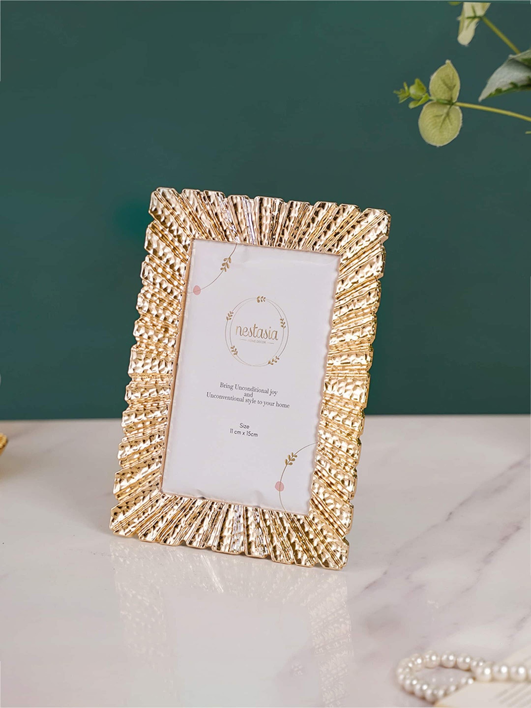 

Nestasia Gold-Toned Manzoku Photo Frame