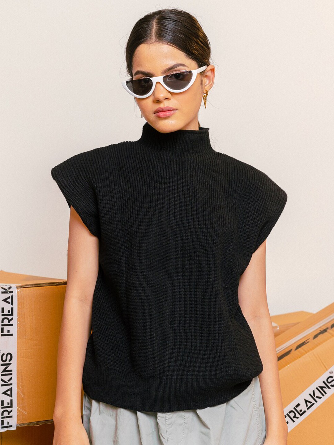 

FREAKINS Black Extended Sleeves Top