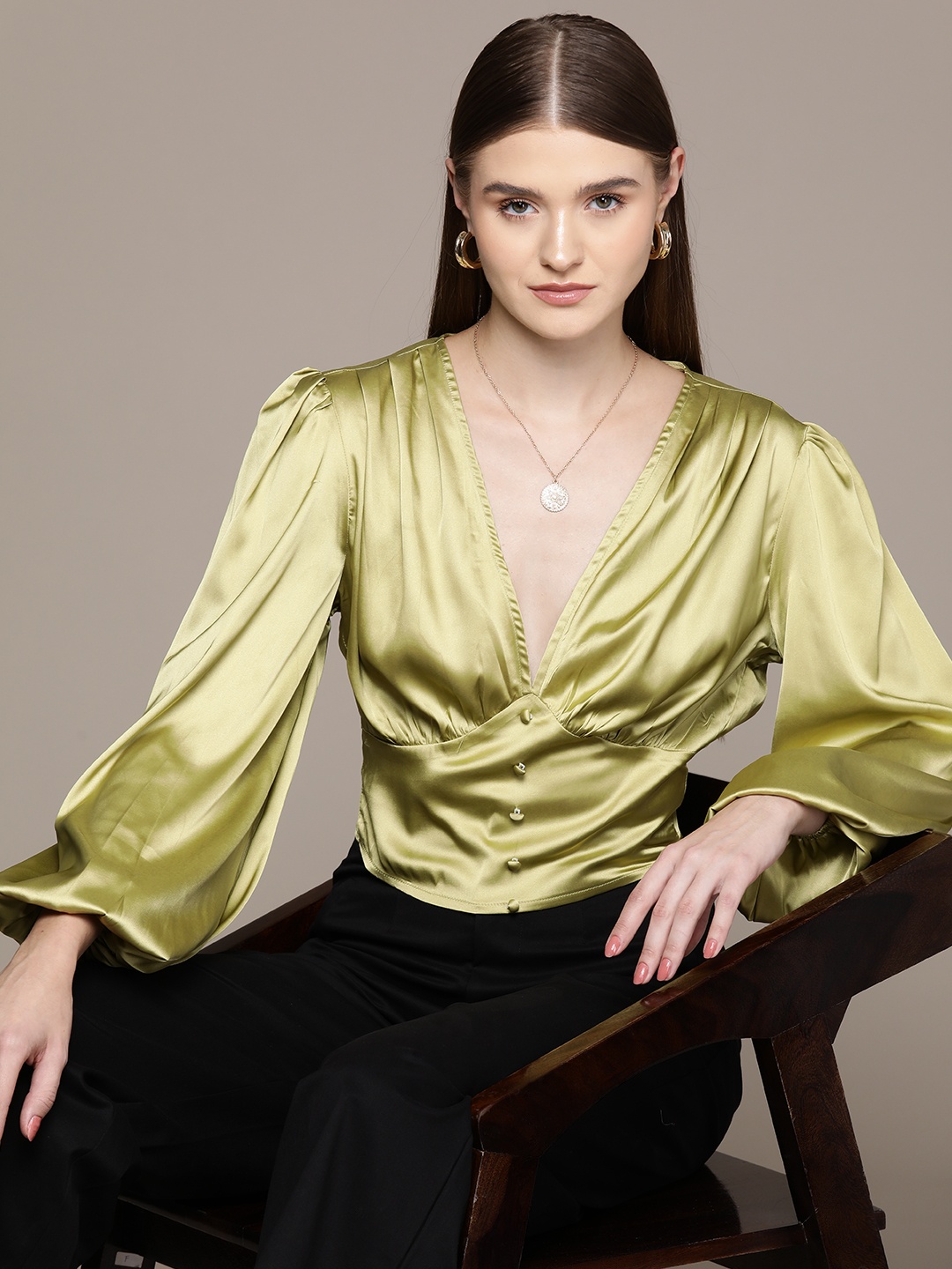 

bebe Women Olive Green Brighter Basics Gathered Detail Puff Sleeves Smocked Satin Top