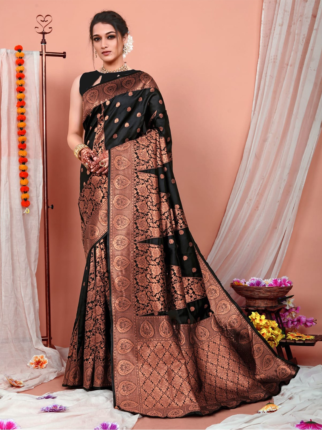 

ZIKARAA Woven Design Zari Pure Silk Banarasi Saree, Black