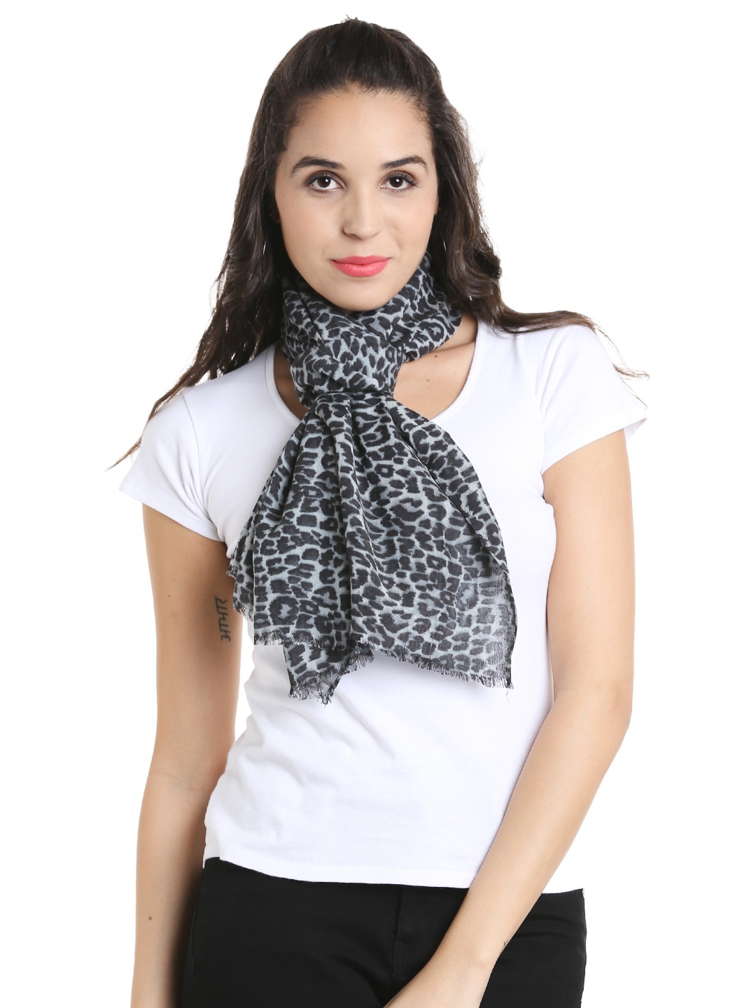 

Noi Grey & Black Printed Shawl