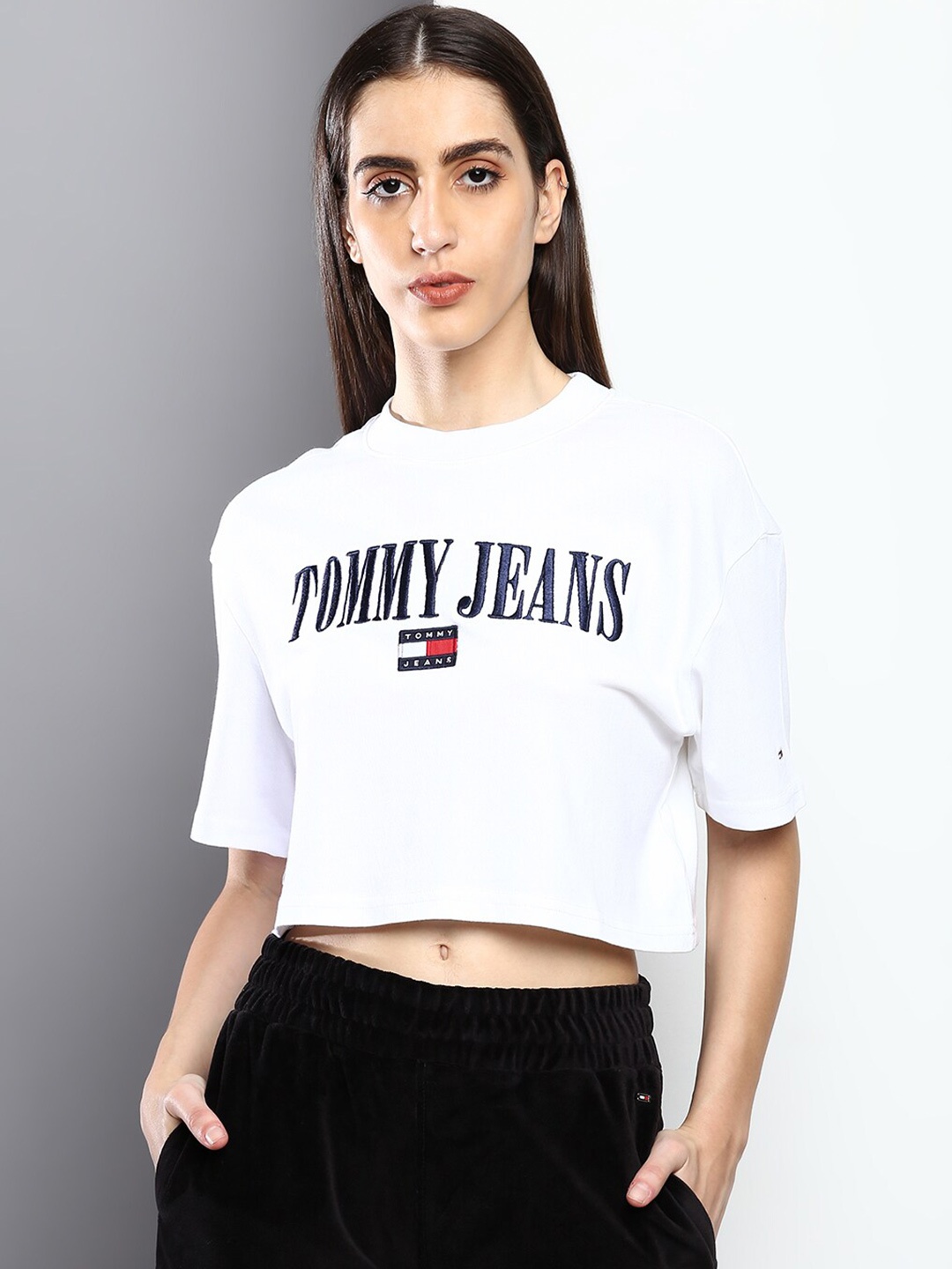 

Tommy Hilfiger Women Typography T-shirt, White