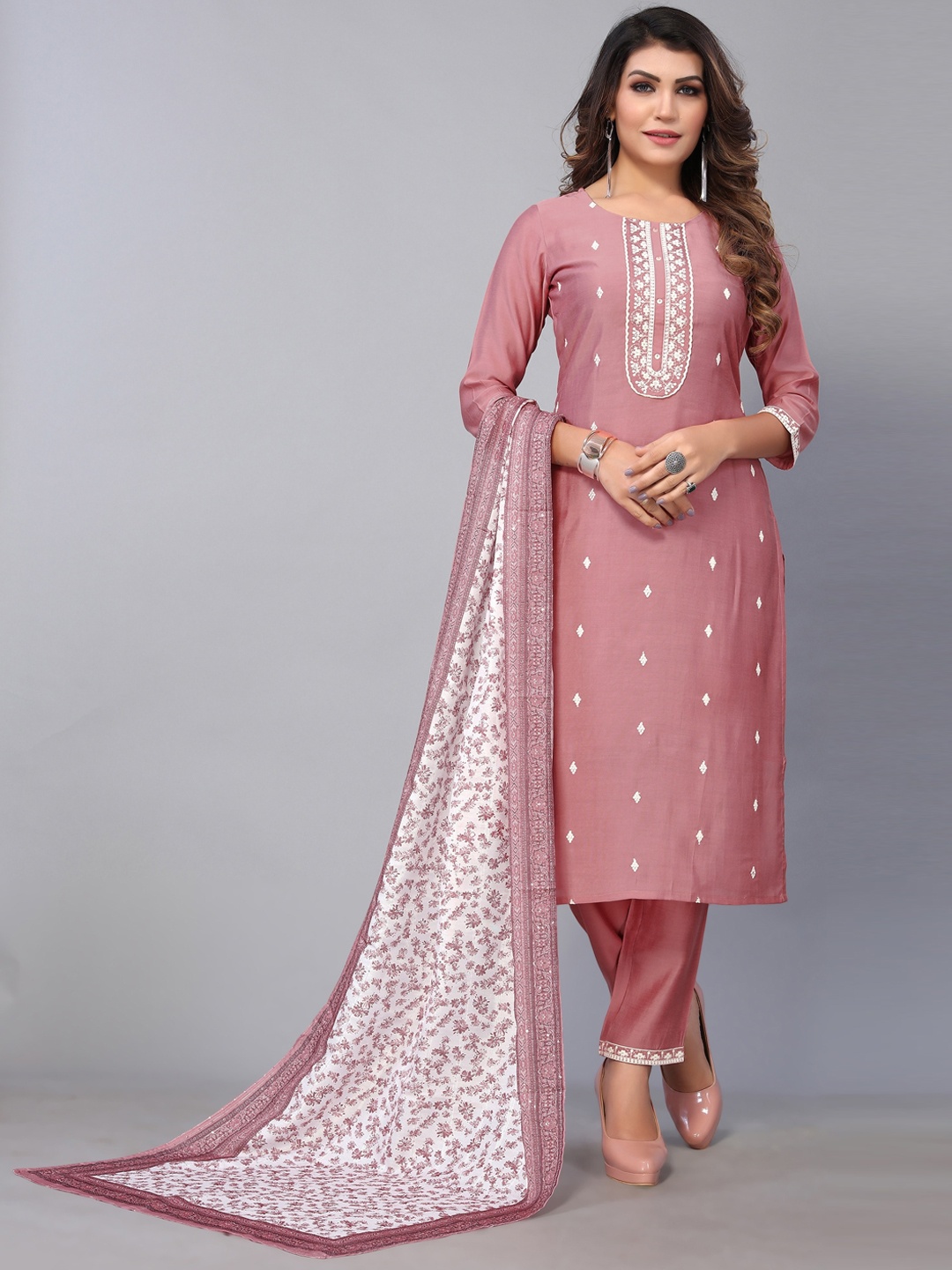 

Nimayaa Women Floral Embroidered Sequinned Kurta with Trousers & Dupatta, Mauve