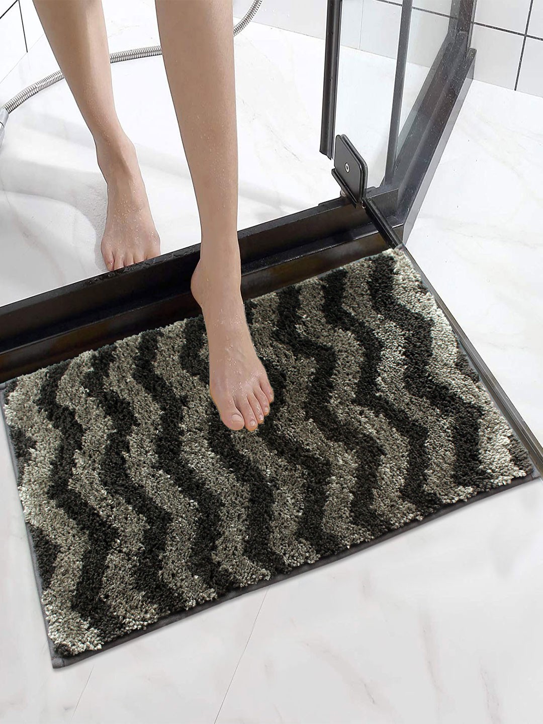 

LUXEHOME INTERNATIONAL Green Striped Printed 1600 GSM Anti-Skid Bath Rug