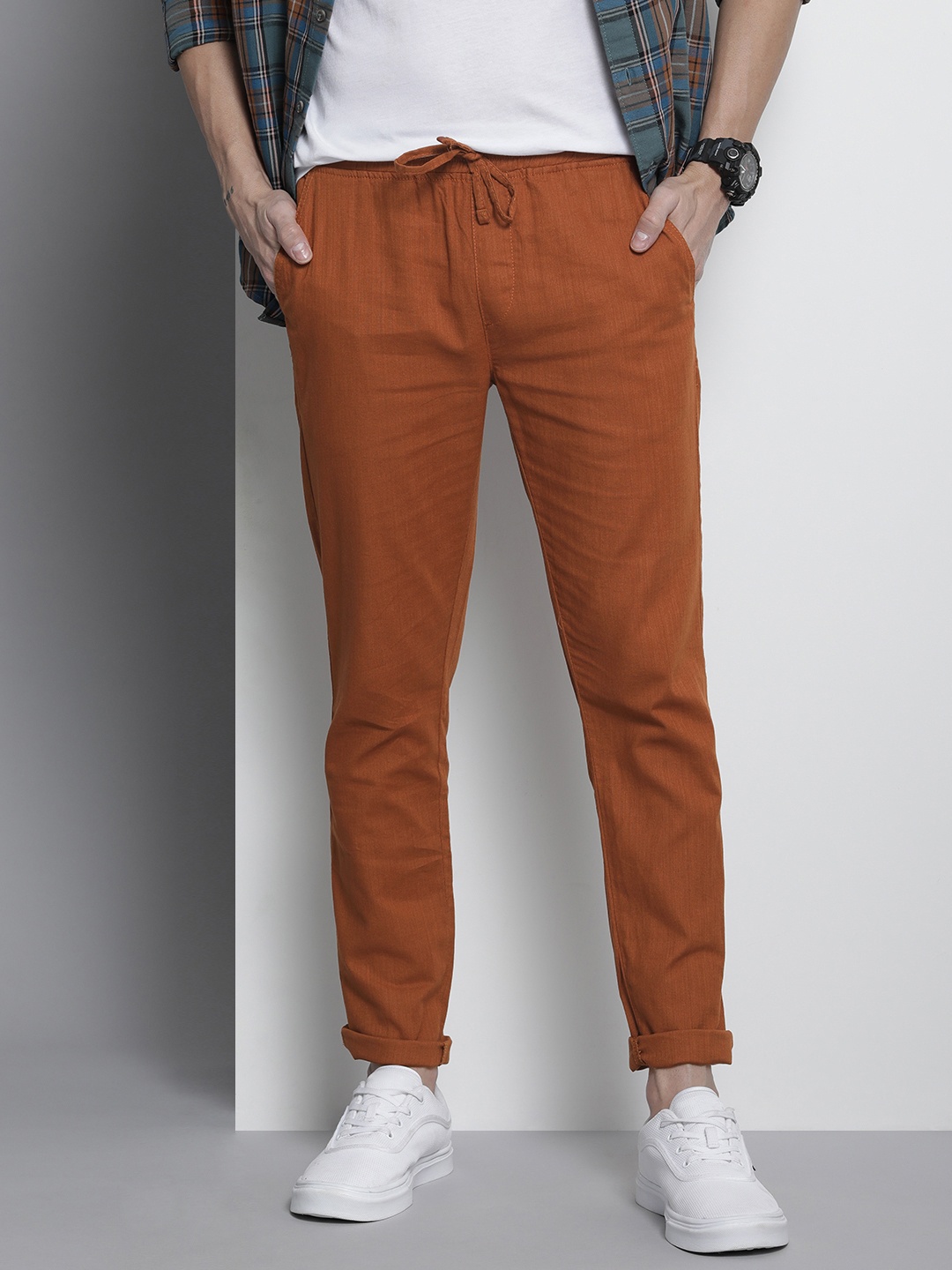 

The Indian Garage Co Men Slim Fit Pure Cotton Trousers, Brown