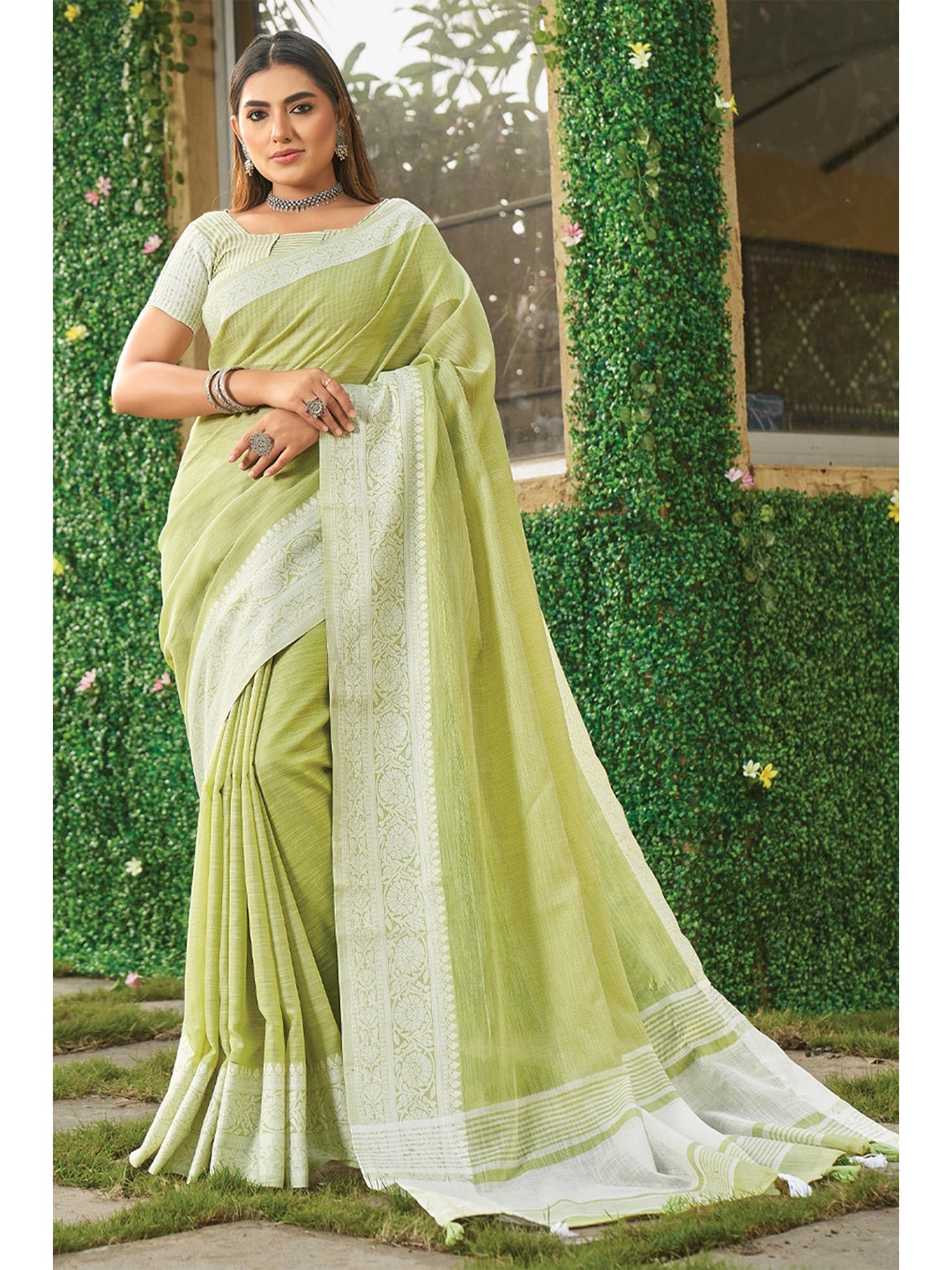 

SANGAM PRINTS Green & White Zari Linen Blend Saree