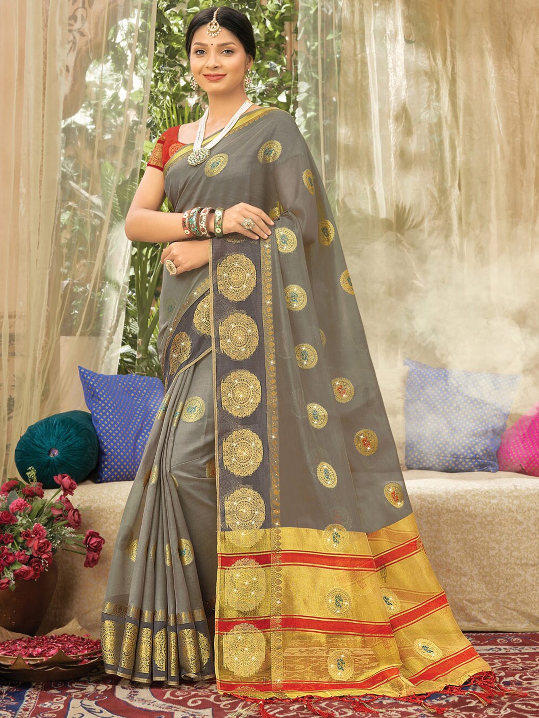 

SANGAM PRINTS Grey & Gold-Toned Woven Design Zari Organza Saree