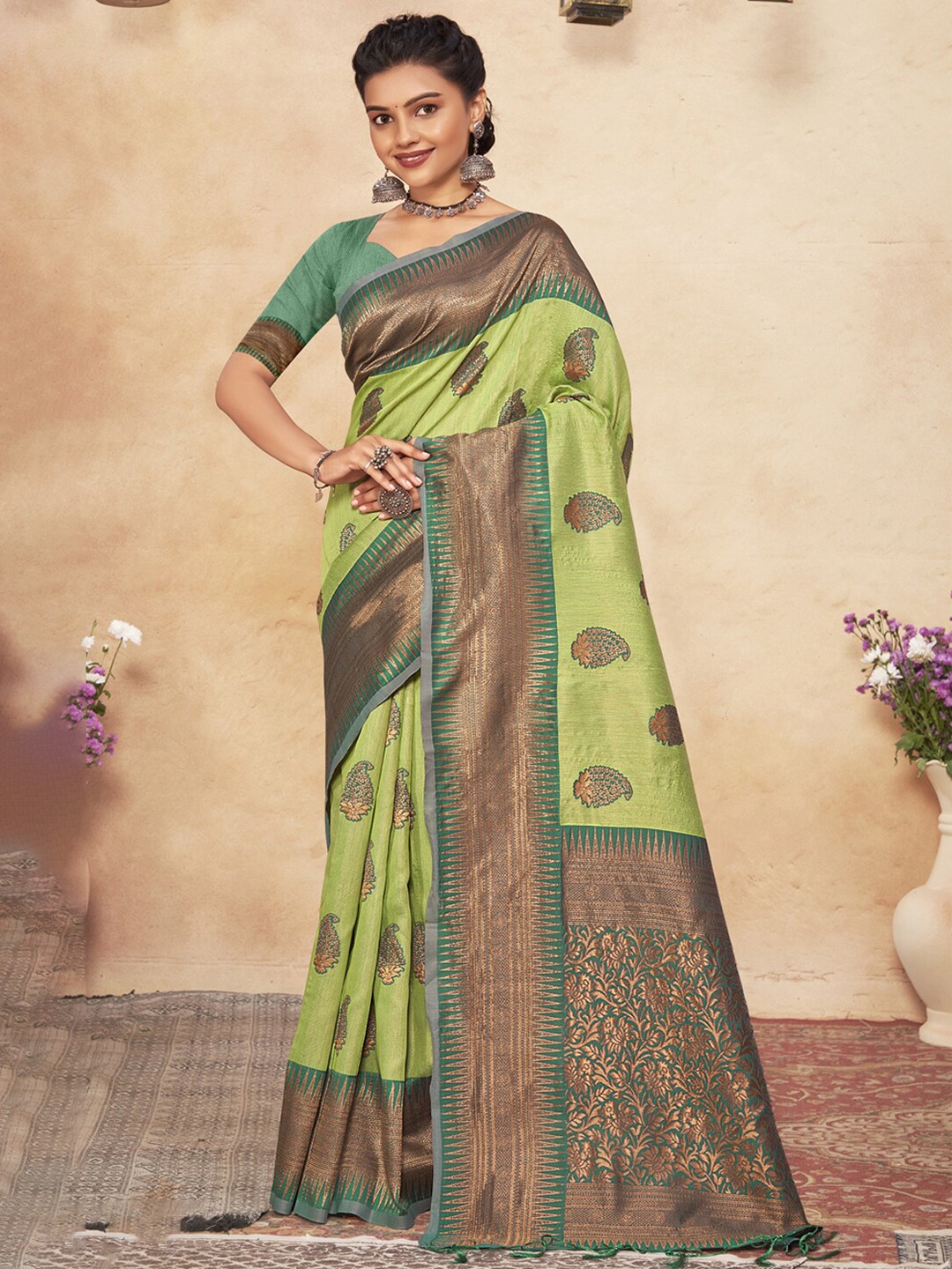

SANGAM PRINTS Green & Copper-Toned Woven Design Zari Saree