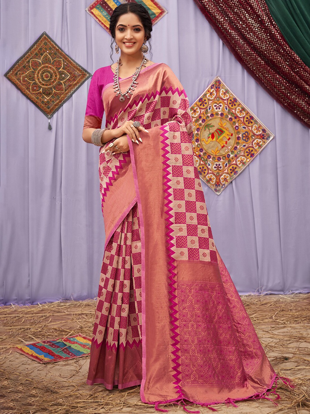 

SANGAM PRINTS Woven Design Zari Saree, Pink