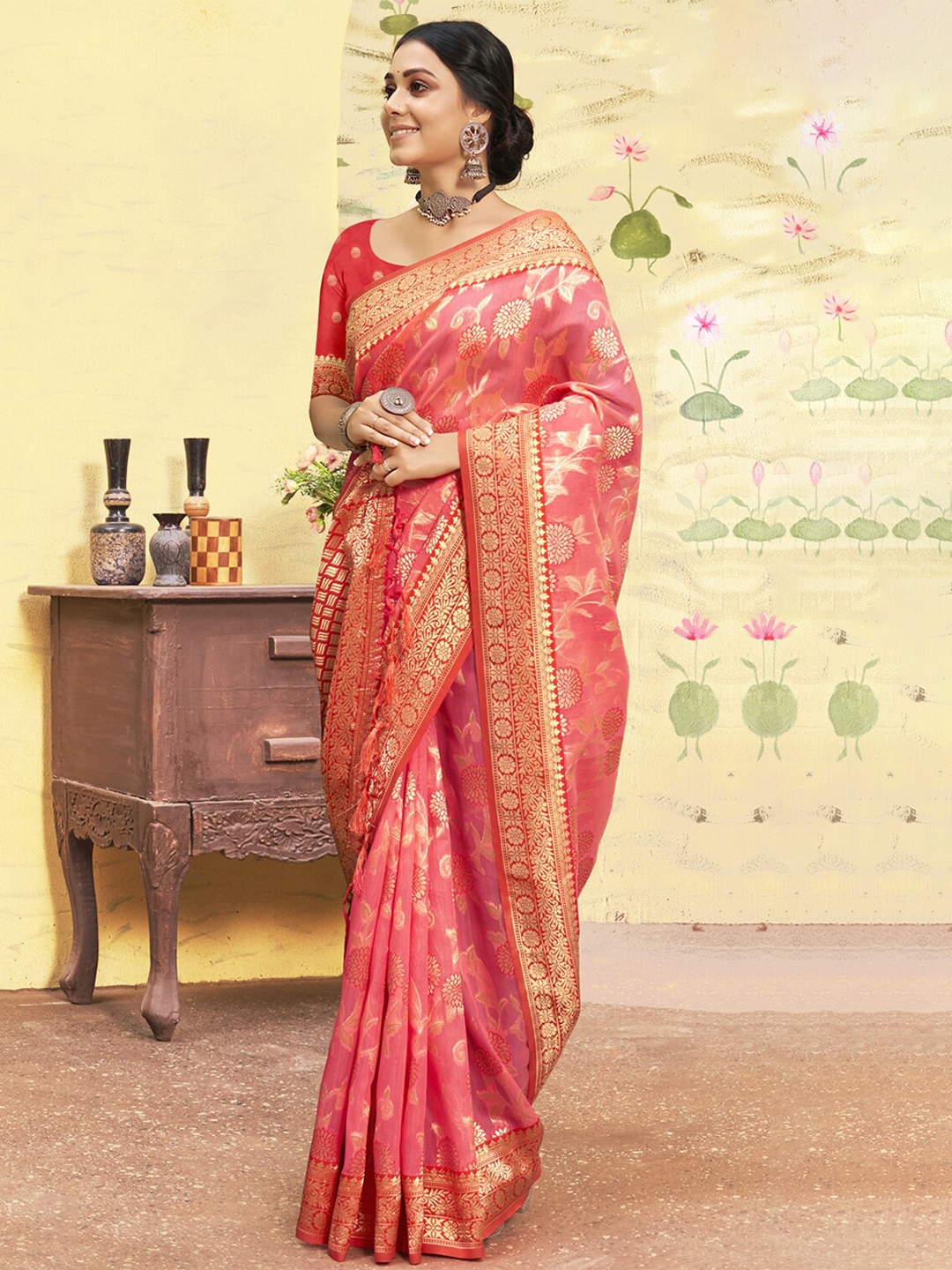

SANGAM PRINTS Woven Design Zari Saree, Coral