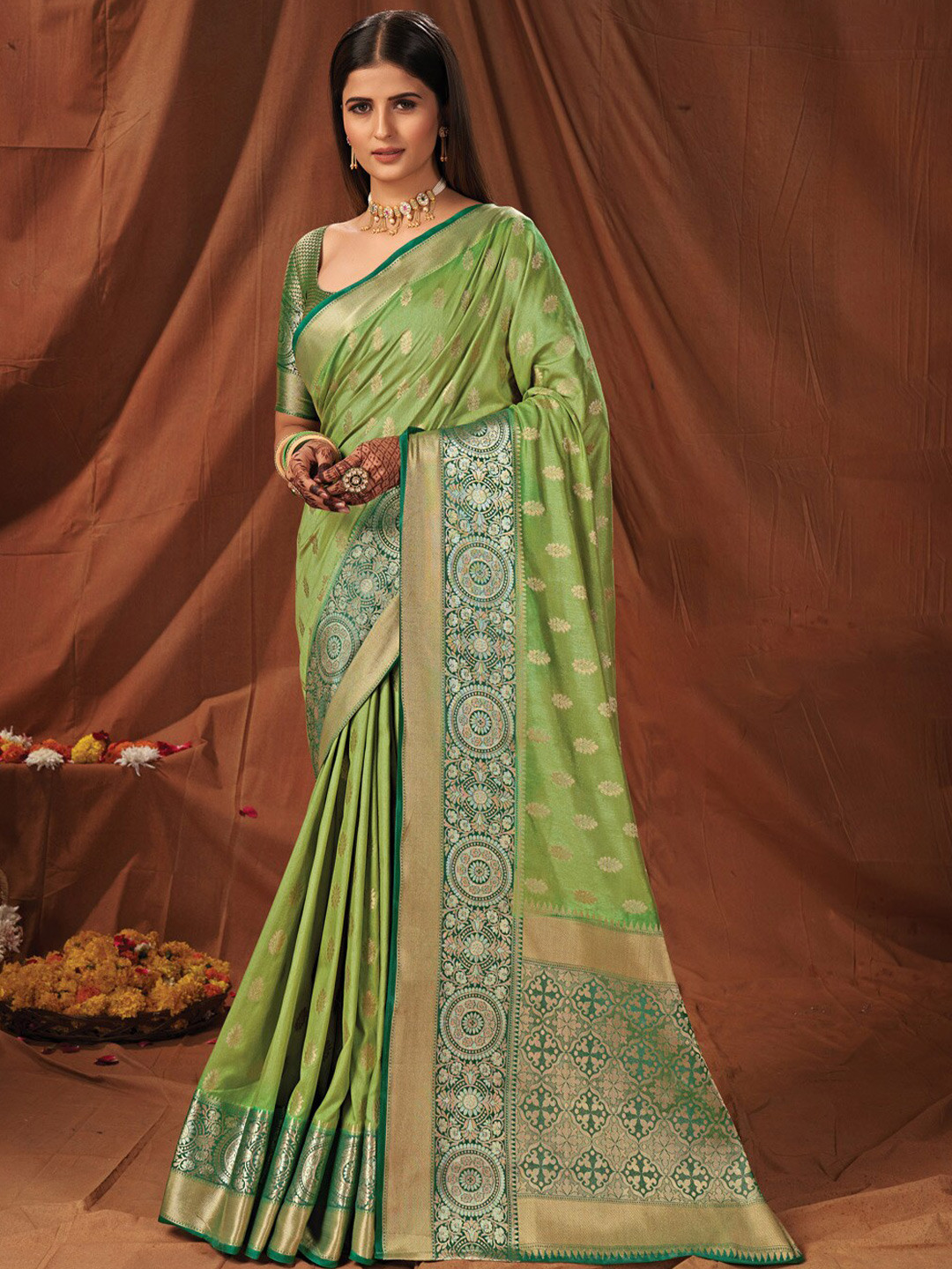 

SANGAM PRINTS Woven Design Zari Saree, Green