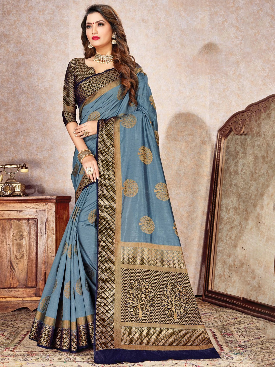 

SANGAM PRINTS Woven Design Zari Saree, Grey