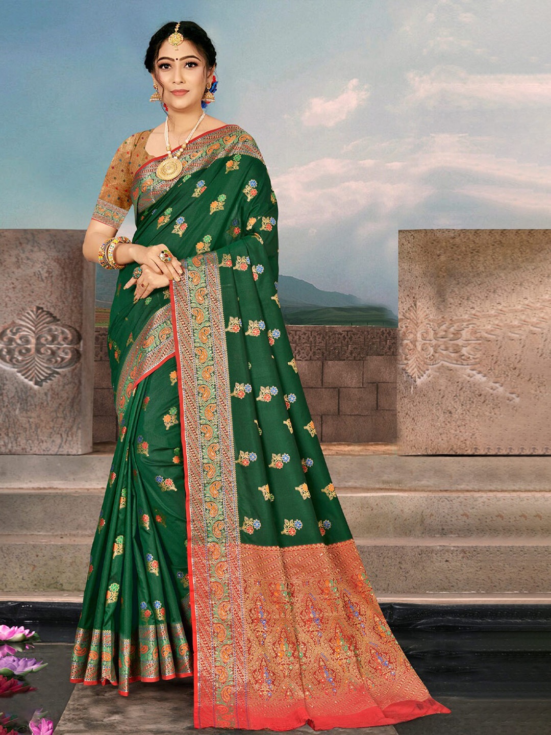 

SANGAM PRINTS Green & Red Woven Design Zari Silk Blend Saree