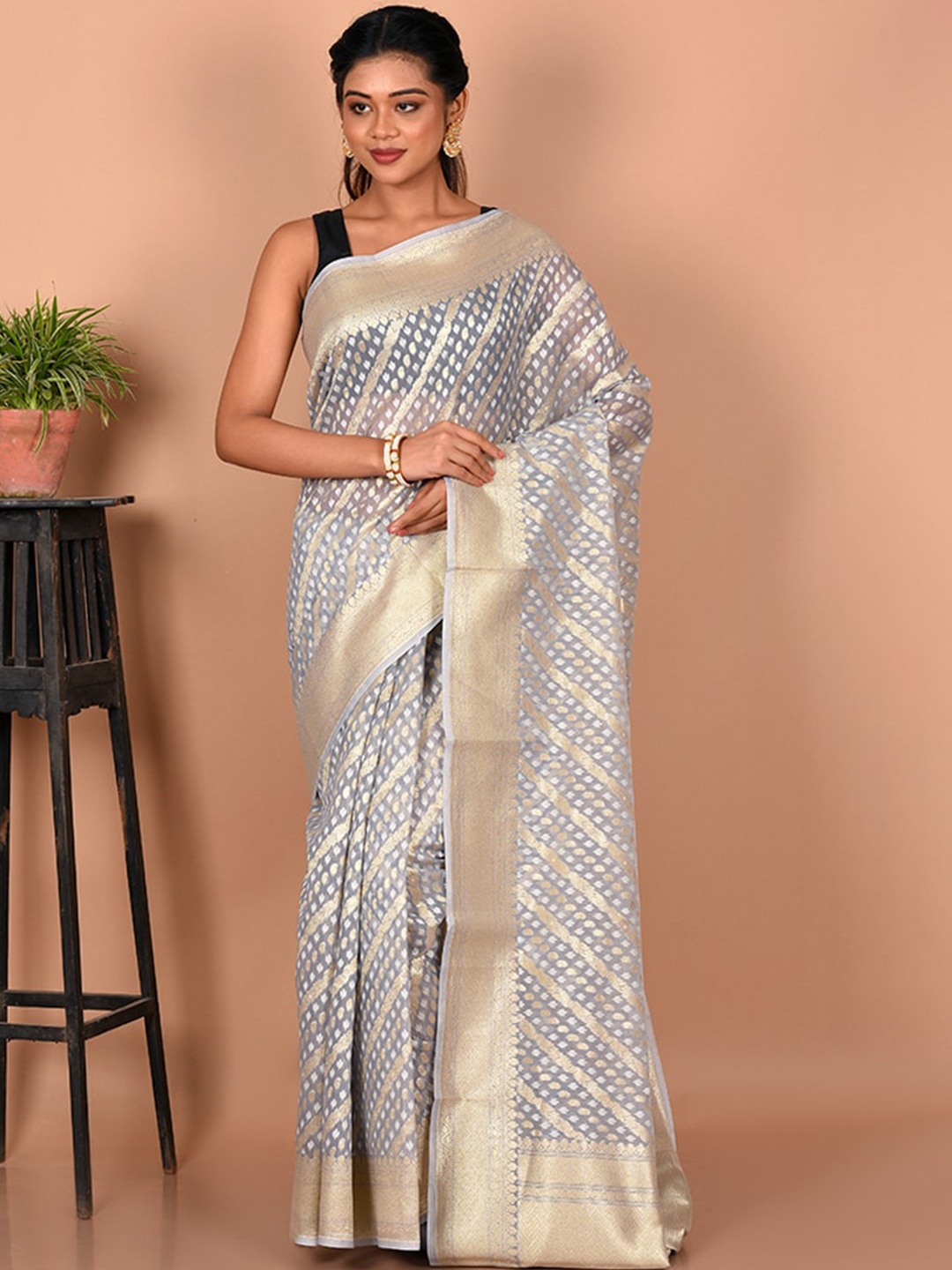 

AllSilks Grey & Gold-Toned Woven Design Zari Silk Blend Saree
