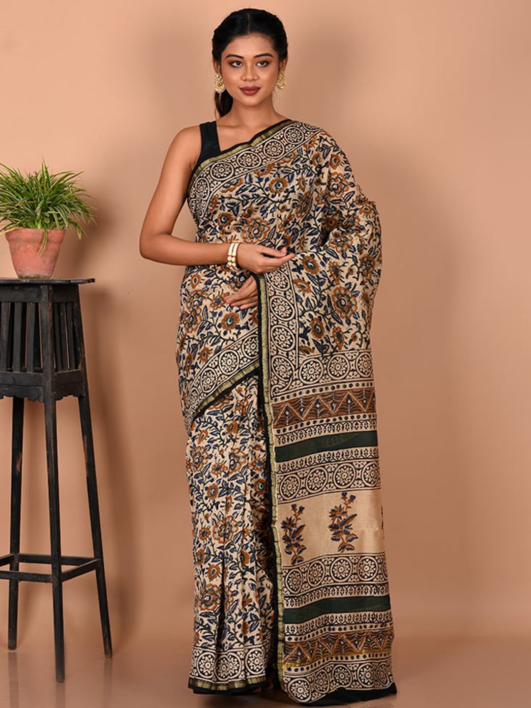 

AllSilks Cream-Coloured & Grey Floral Zari Pure Cotton Chanderi Saree