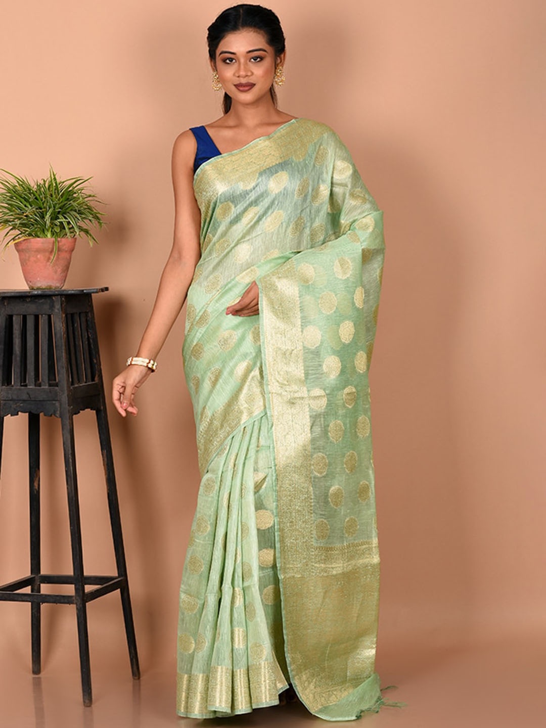 

AllSilks Green & Gold-Toned Woven Design Zari Silk Blend Saree