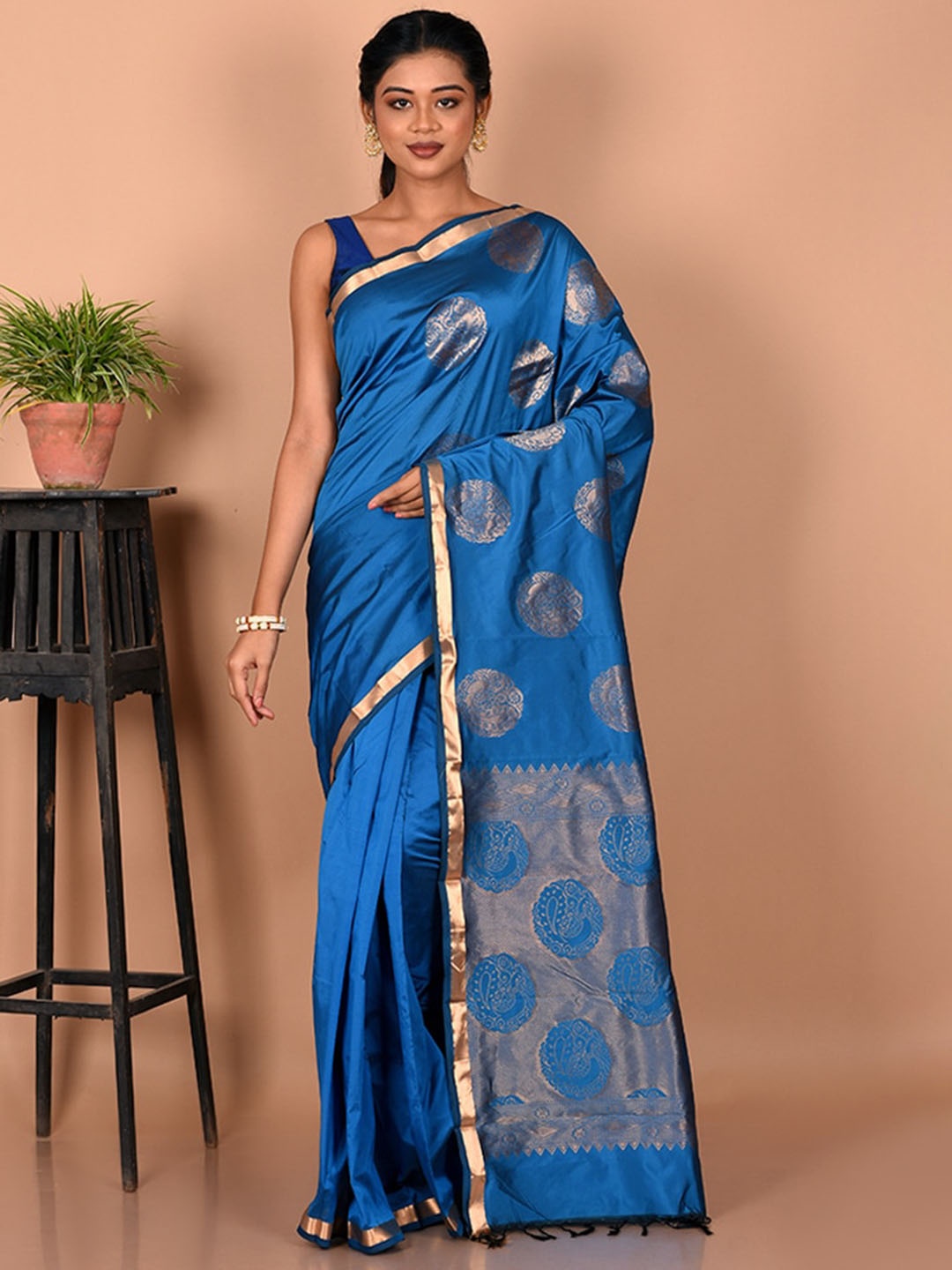 

AllSilks Blue & Gold-Toned Woven Design Zari Silk Blend Kanjeevaram Saree