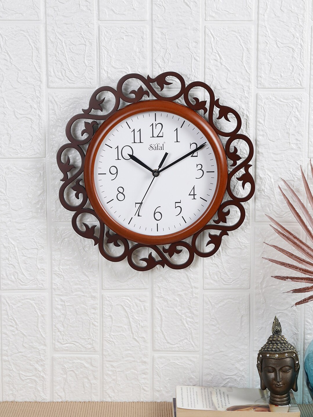 

Safal Brown & Black Abstract Shaped Contemporary Wall Clock