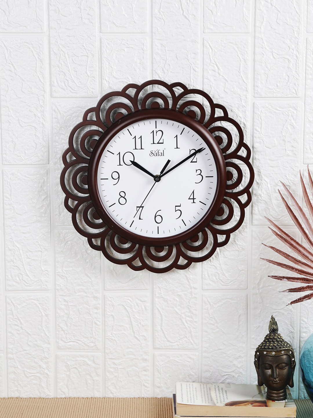 

Safal Brown & White Abstract Shaped Contemporary Wall Clock