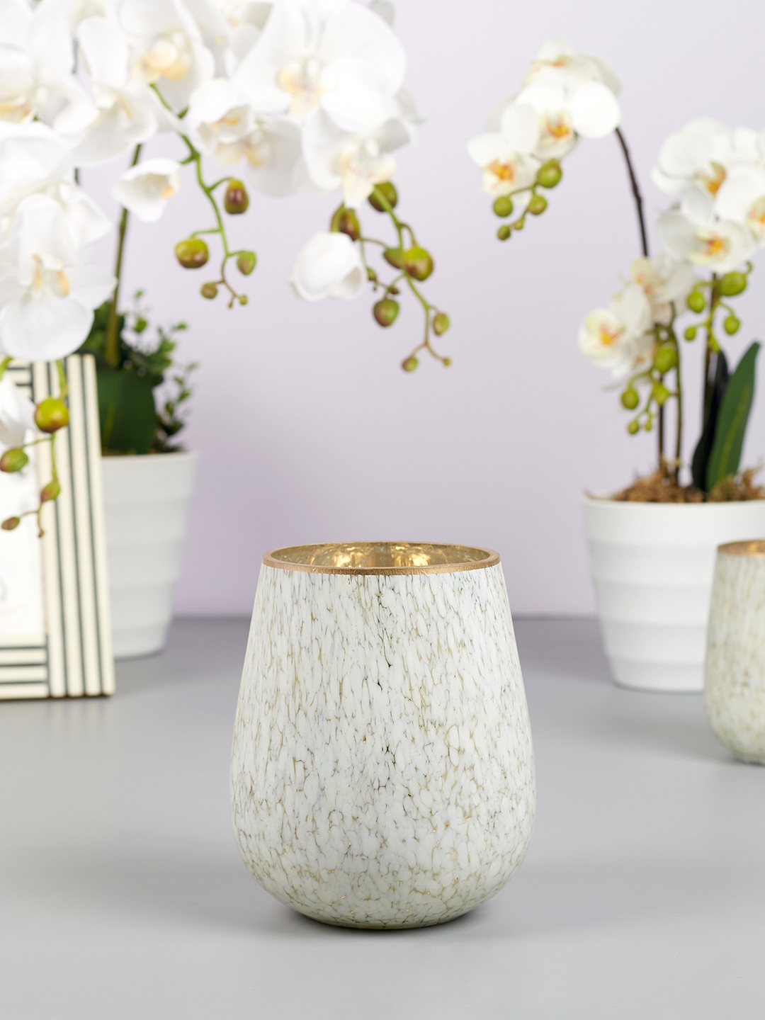 

HomeTown Phiona White Glass Textured Vase