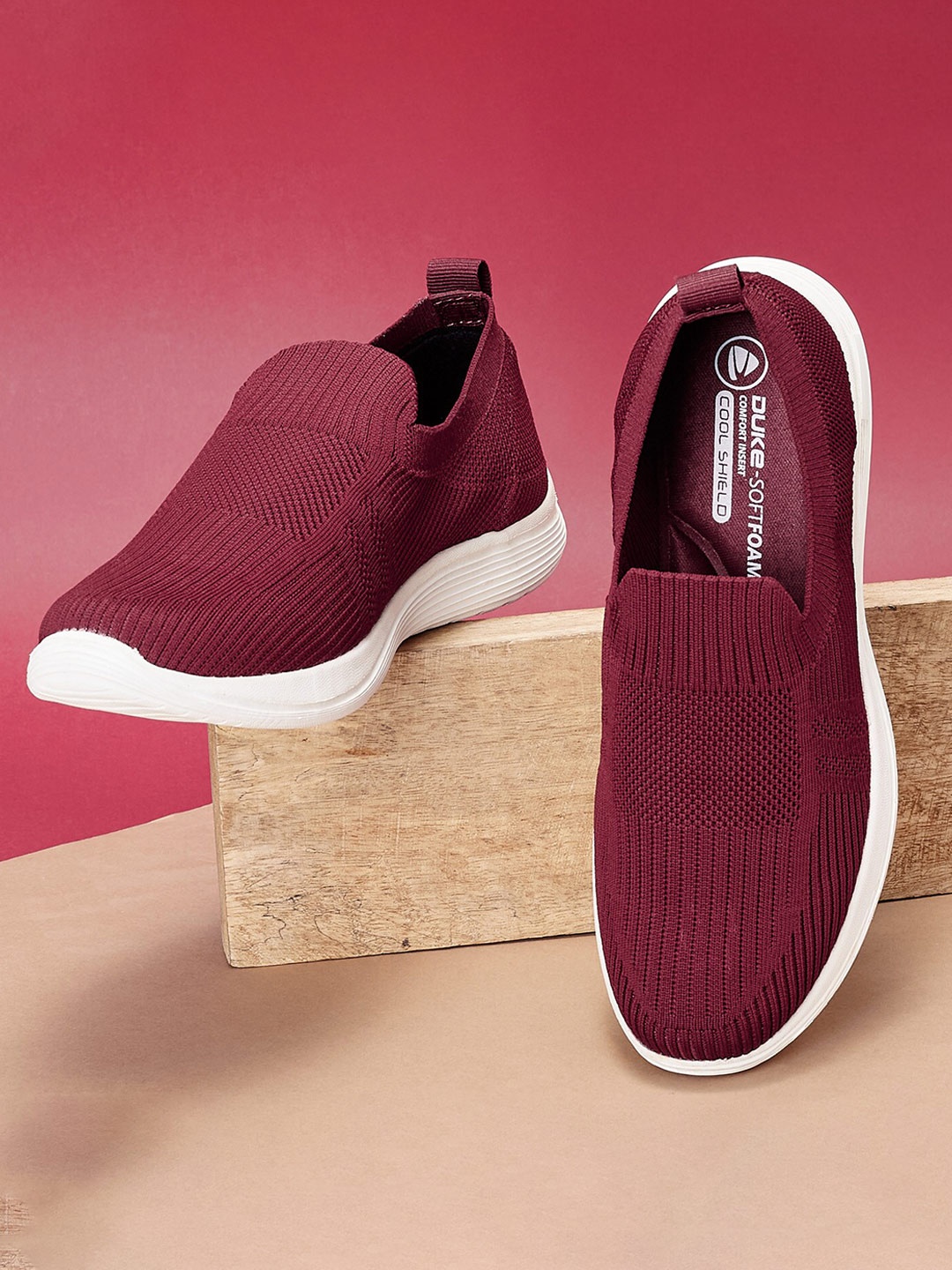 

Duke Women Textile Walking Shoes, Maroon