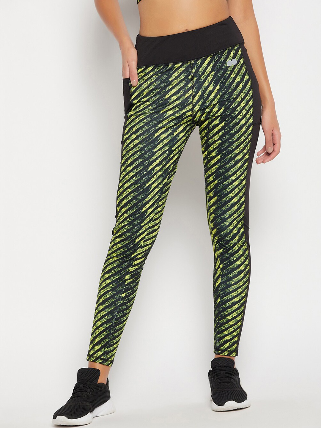 

Clovia Women Printed High Rise Active Tights with Side Pocket, Black