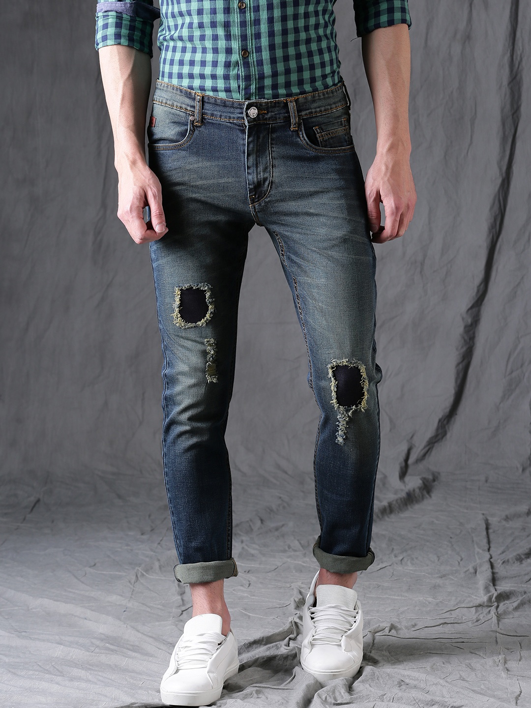 

WROGN Men Blue Slim Fit Mid-Rise Mildly Distressed Stretchable Jeans