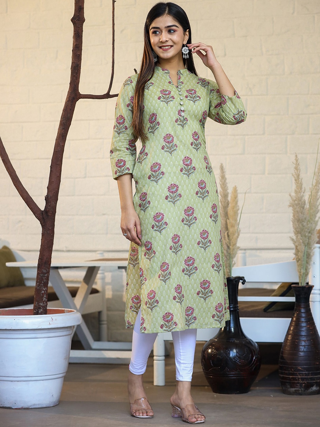 

KAAJH Floral Printed Mandarin collar Cotton Kurta, Green