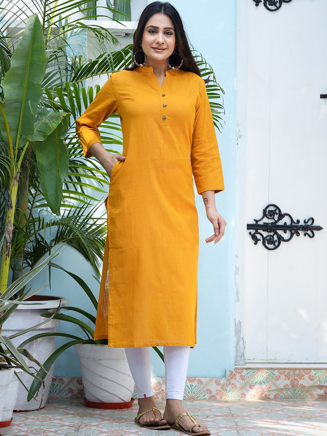 

KAAJH Mandarin collar Cotton Kurta, Mustard
