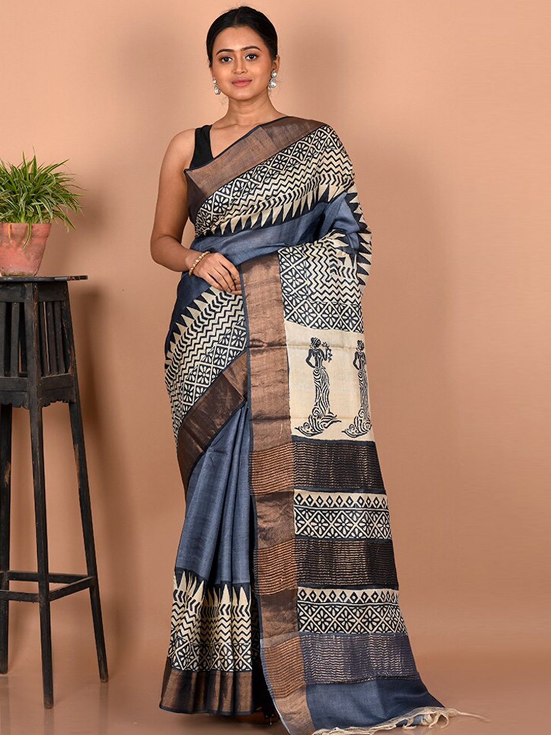 

AllSilks Ethnic Motifs Printed Silk Blend Tussar Saree With Blouse Piece, Grey