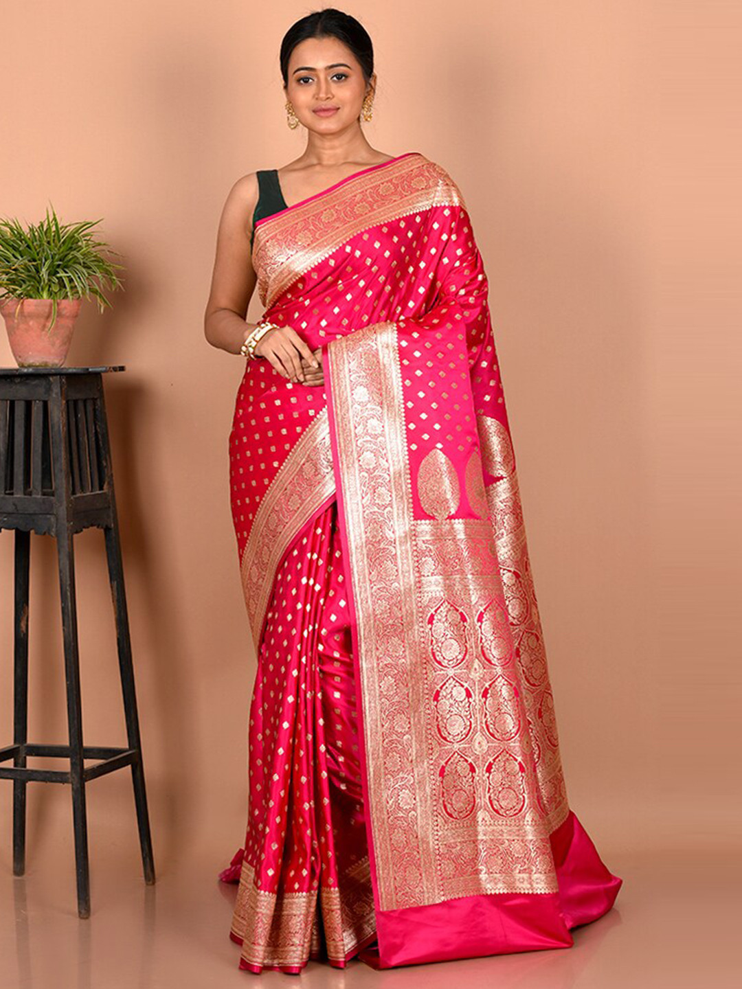 

AllSilks Pink & Gold-Toned Ethnic Motifs Zari Silk Blend Banarasi Saree