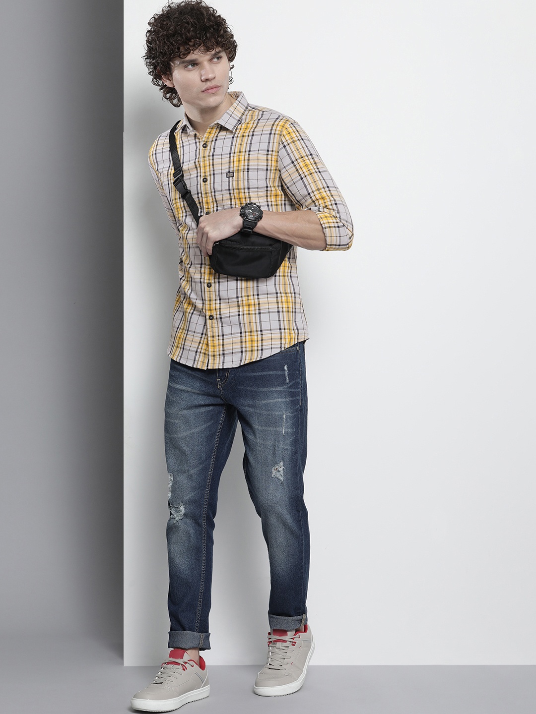 

The Indian Garage Co Men Checked Casual Shirt, Grey