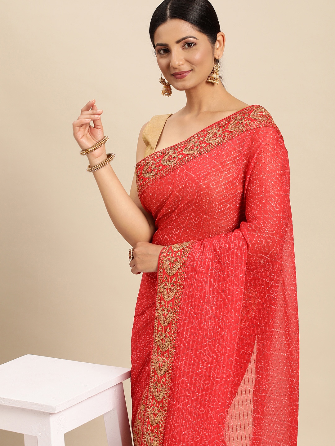 

VASTRANAND Aari Work Bandhani Saree, Red