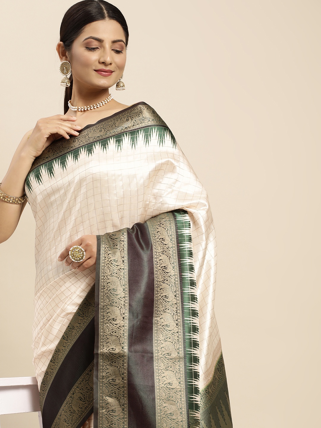 

VASTRANAND Checked Zari Silk Blend Banarasi Saree, White