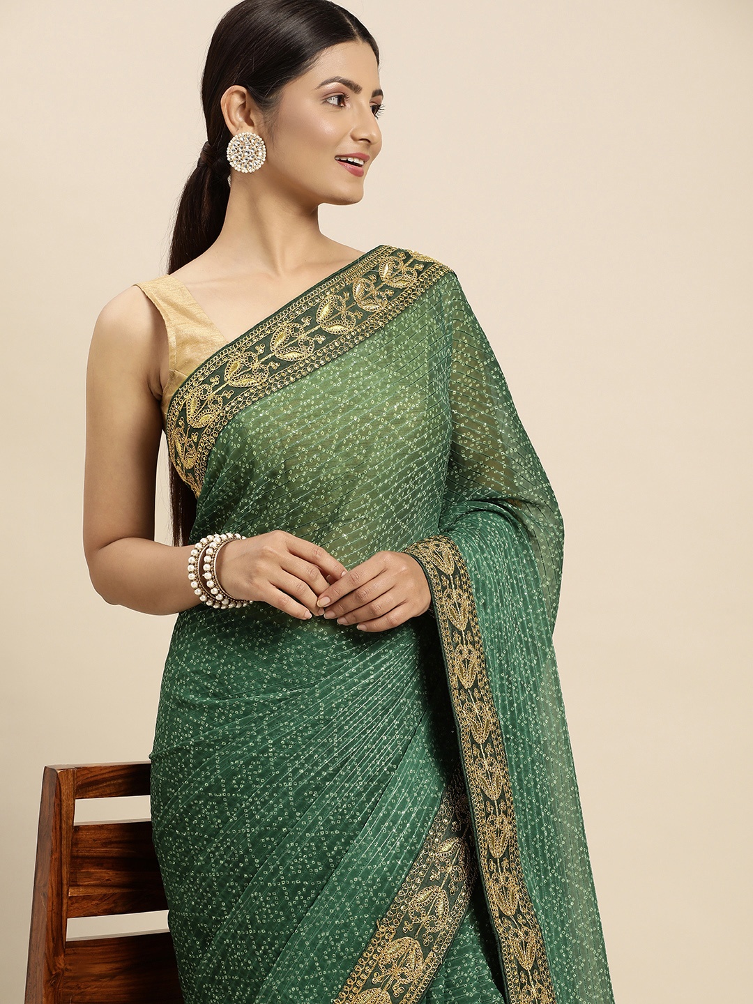 

VASTRANAND Aari Work Bandhani Saree, Green